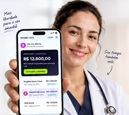 Imagem ilustrativa de uma médica segurando um celular com o aplicativo NuvooPay.